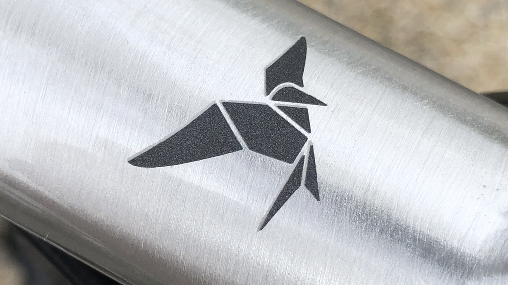 折り鶴のようなternのシンボル